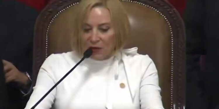 “Ni autoritaria ni débil”: Olivia Garza lanza advertencia desde Donceles
