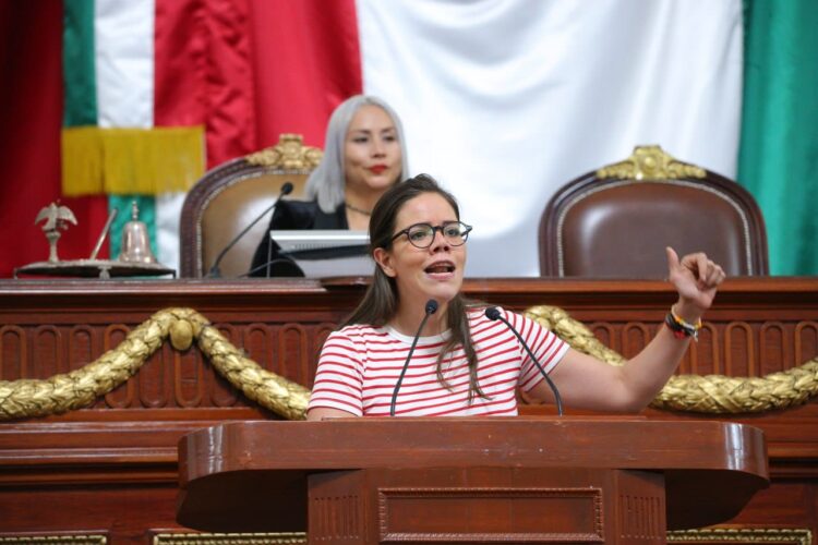 Urriza lleva reclamo generacional a tribuna: “Hemos comprometido el futuro”
