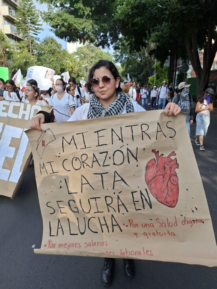 Marcha del IMSS termina sin incidentes