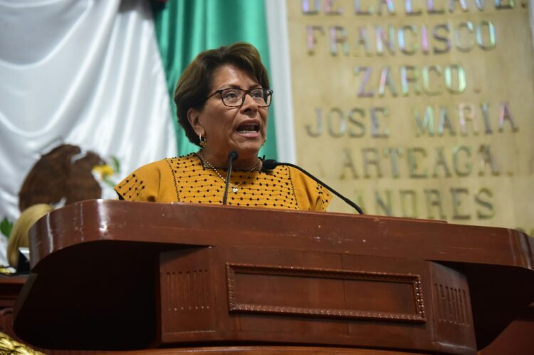 Martha Avila revienta al «PRIAN» por doble nacionalidad
